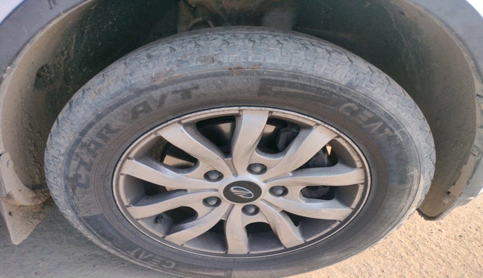 2015 Mahindra XUV500 W10, Diesel, Manual, 1,37,769 km, tyre