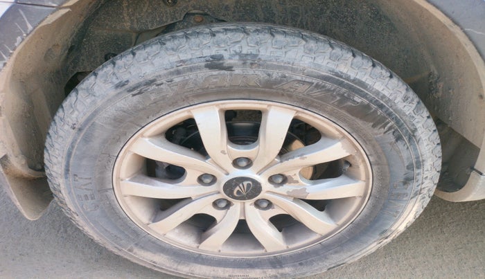 2015 Mahindra XUV500 W10, Diesel, Manual, 1,37,769 km, tyre