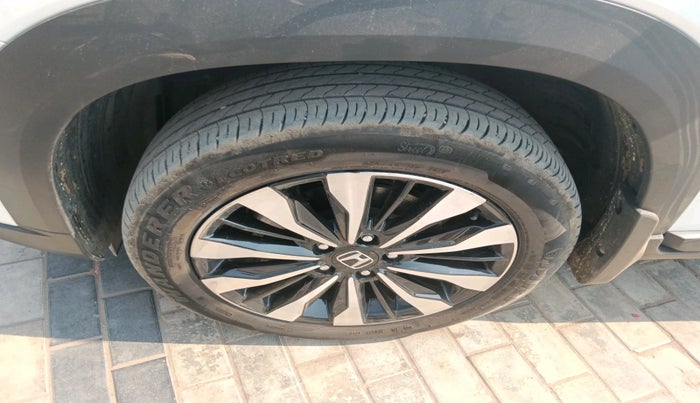 2025 Honda ELEVATE ZX CVT Dual Tone, Petrol, Automatic, 13,991 km, tyre