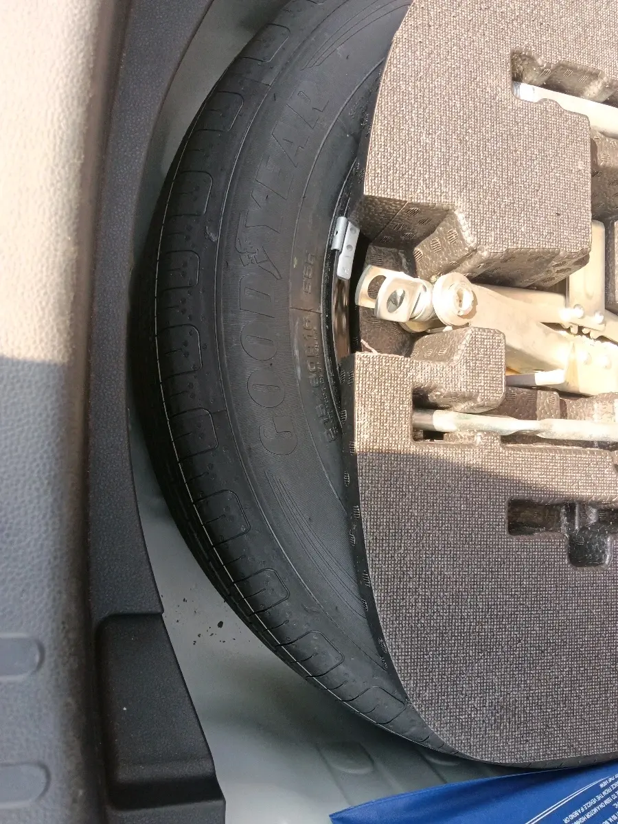 2025 Honda ELEVATE ZX CVT Dual Tone, Petrol, Automatic, 14,900 km, tyre