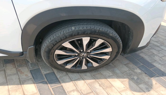 2025 Honda ELEVATE ZX CVT Dual Tone, Petrol, Automatic, 13,991 km, tyre