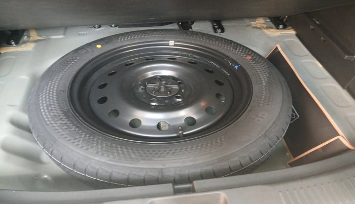 2025 Maruti Grand Vitara DELTA SMART HYBRID, Petrol, Manual, 900 km, tyre