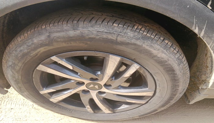 2023 Mahindra XUV700 AX 5 D AT 7 STR, Diesel, Automatic, 76,705 km, tyre