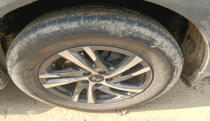 2023 Mahindra XUV700 AX 5 D AT 7 STR, Diesel, Automatic, 76,705 km, tyre