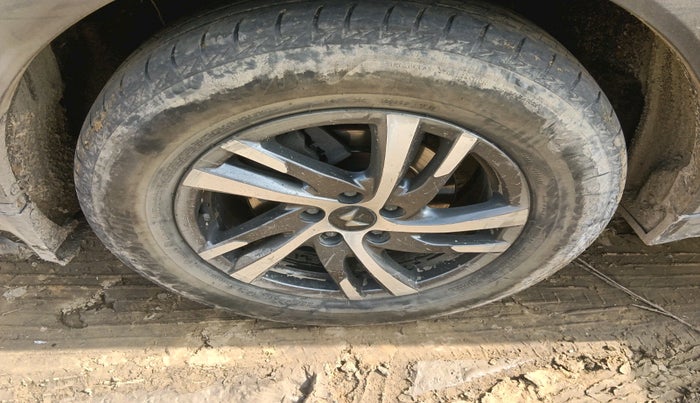 2023 Mahindra XUV700 AX 5 D AT 7 STR, Diesel, Automatic, 76,705 km, tyre