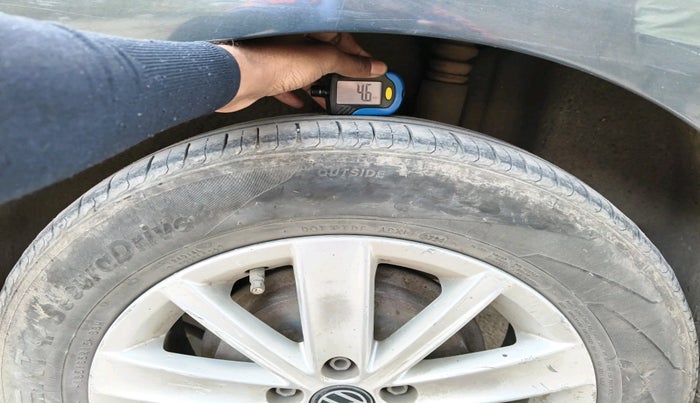 2016 Volkswagen Vento HIGHLINE 1.5 AT, Diesel, Automatic, 1,02,959 km, tyre