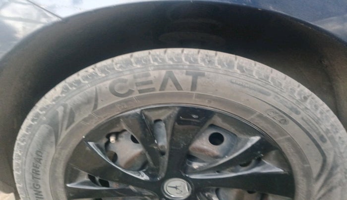 2019 Maruti Swift VXI AMT, Petrol, Automatic, 66,450 km, tyre