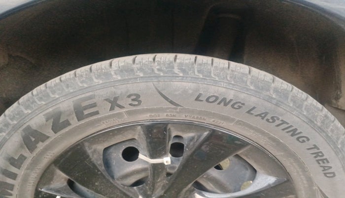 2019 Maruti Swift VXI AMT, Petrol, Automatic, 66,450 km, tyre