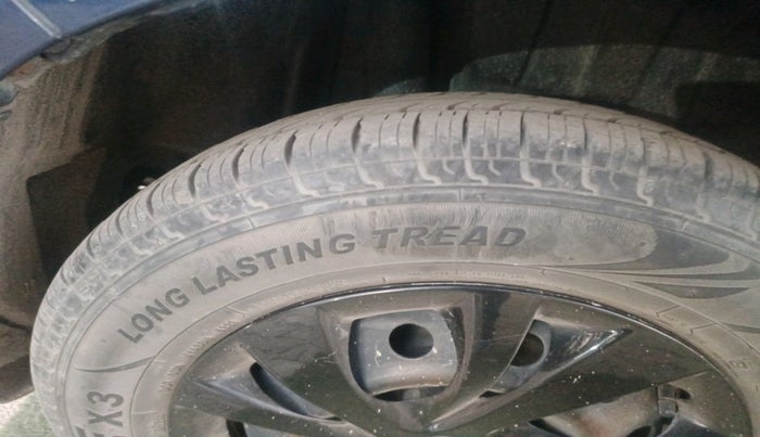 2019 Maruti Swift VXI AMT, Petrol, Automatic, 66,450 km, tyre