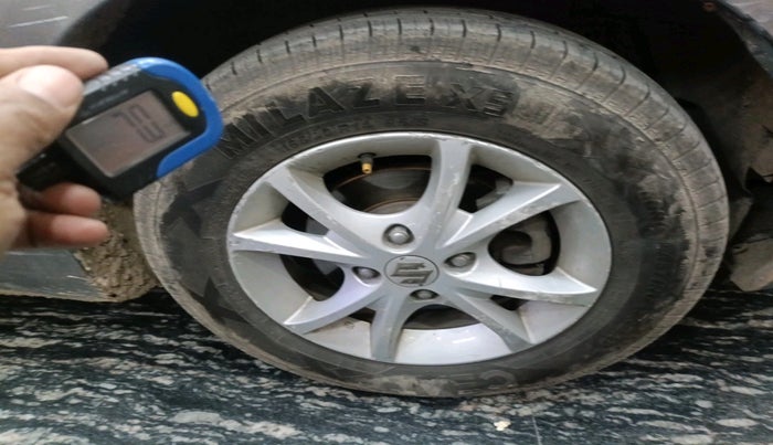 2017 Maruti Swift LXI (O), Petrol, Manual, 1,42,057 km, tyre