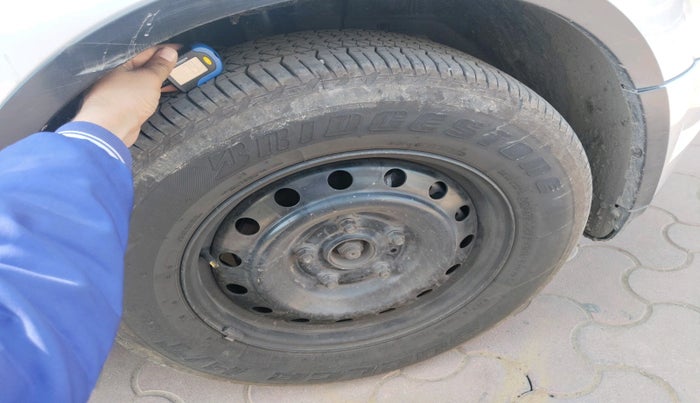 2017 Mahindra XUV500 W6, Diesel, Manual, 80,139 km, tyre