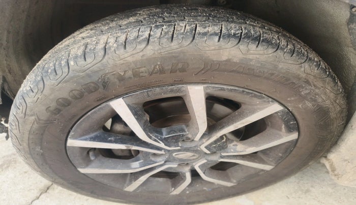 2017 Mahindra KUV 100 NXT K8 P 6 STR, Petrol, Manual, 36,097 km, tyre