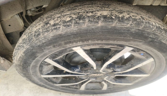 2017 Mahindra KUV 100 NXT K8 P 6 STR, Petrol, Manual, 36,097 km, tyre