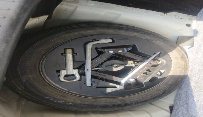 2017 Mahindra KUV 100 NXT K8 P 6 STR, Petrol, Manual, 36,097 km, tyre