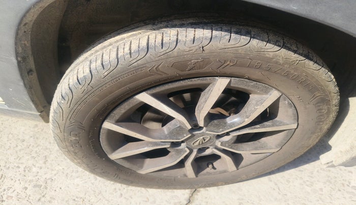 2017 Mahindra KUV 100 NXT K8 P 6 STR, Petrol, Manual, 36,097 km, tyre