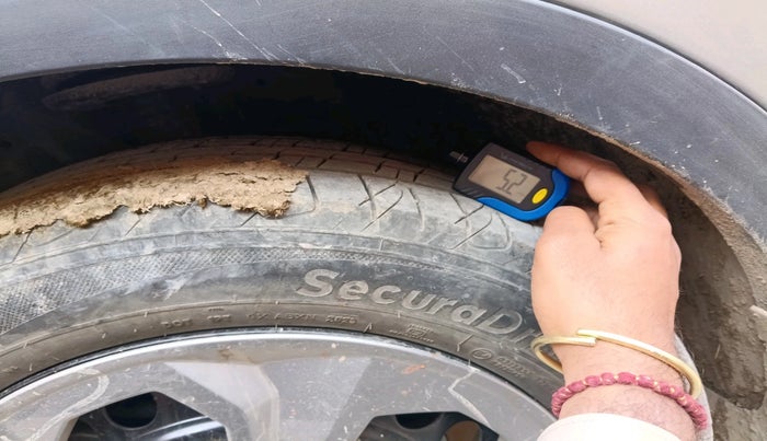 2015 Maruti S Cross SIGMA 1.3, Diesel, Manual, 1,94,285 km, tyre