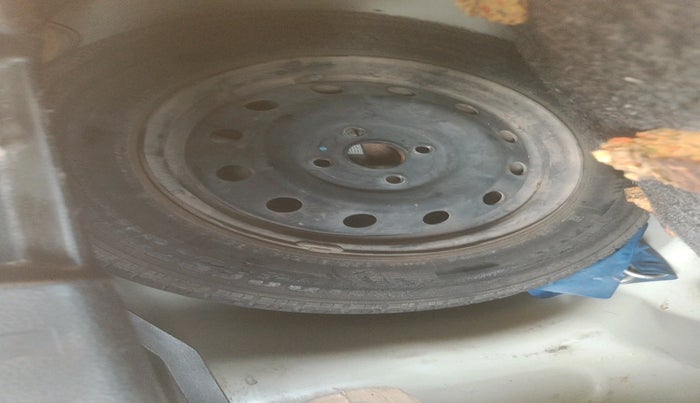 2013 Maruti Swift VXI, Petrol, Manual, 81,010 km, tyre