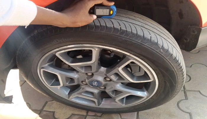 2017 Ford Ecosport TITANIUM 1.5L DIESEL, Diesel, Manual, 1,58,933 km, tyre