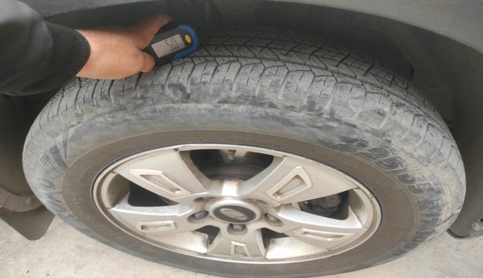 2013 Mahindra XUV500 W8, Diesel, Manual, 1,43,675 km, tyre