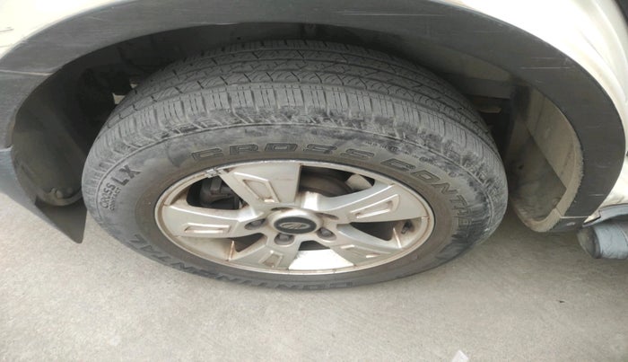 2013 Mahindra XUV500 W8, Diesel, Manual, 1,43,675 km, tyre