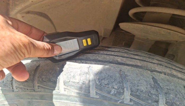 2013 Renault Duster 85 PS RXL DIESEL, Diesel, Manual, 1,05,761 km, tyre