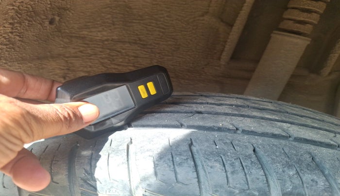 2013 Renault Duster 85 PS RXL DIESEL, Diesel, Manual, 1,05,761 km, tyre