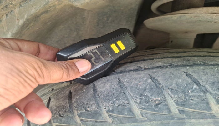 2013 Renault Duster 85 PS RXL DIESEL, Diesel, Manual, 1,05,761 km, tyre