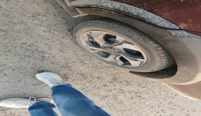 2016 Honda BR-V 1.5L I- DTEC V, Diesel, Manual, 1,28,862 km, tyre