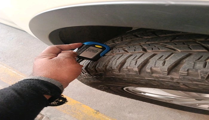 2016 Mahindra XUV500 W10, Diesel, Manual, 83,247 km, tyre