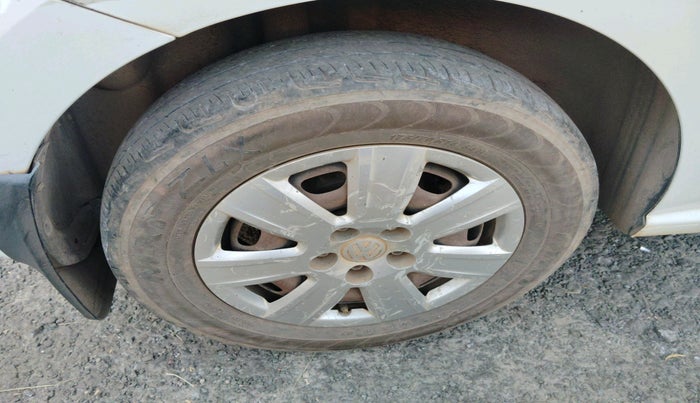 2011 Volkswagen Polo COMFORTLINE 1.2L, Diesel, Manual, 1,18,196 km, tyre