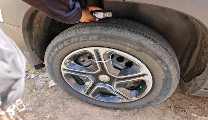 2022 Maruti BREZZA VXI SMART HYBRID, Petrol, Manual, 39,785 km, tyre