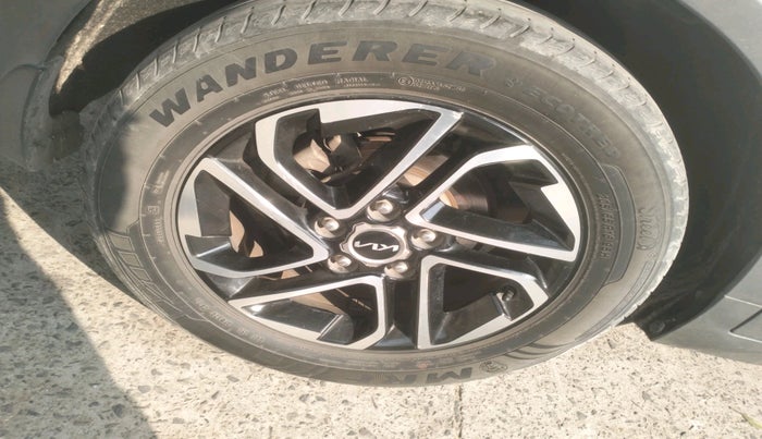 2022 KIA CARENS PRESTIGE PLUS 1.5 DIESEL 7 STR, Diesel, Manual, 91,645 km, tyre