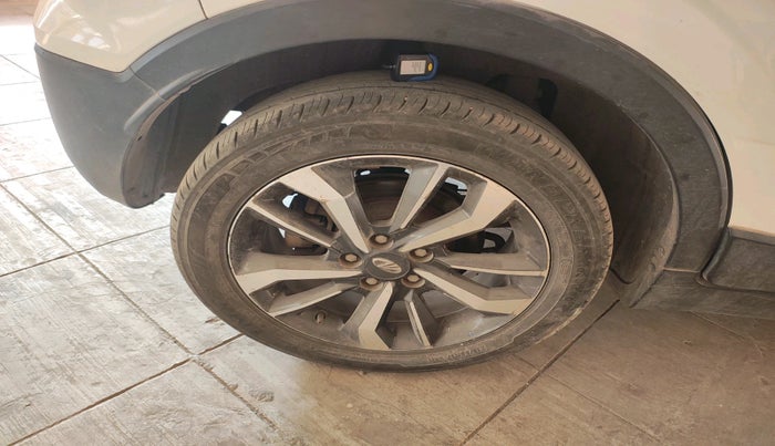 2020 Mahindra XUV300 W8 (O) 1.5 DIESEL, Diesel, Manual, 62,851 km, tyre