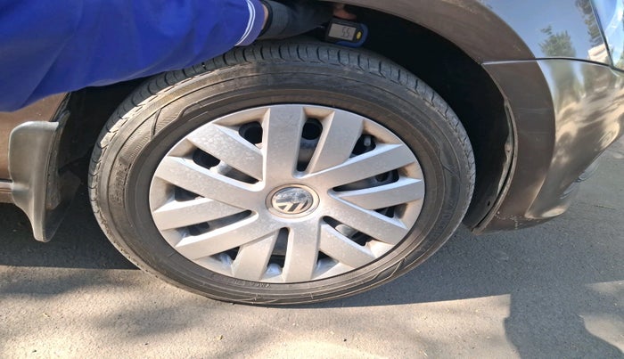 2017 Volkswagen Polo COMFORTLINE 1.2L, Petrol, Manual, 43,070 km, tyre