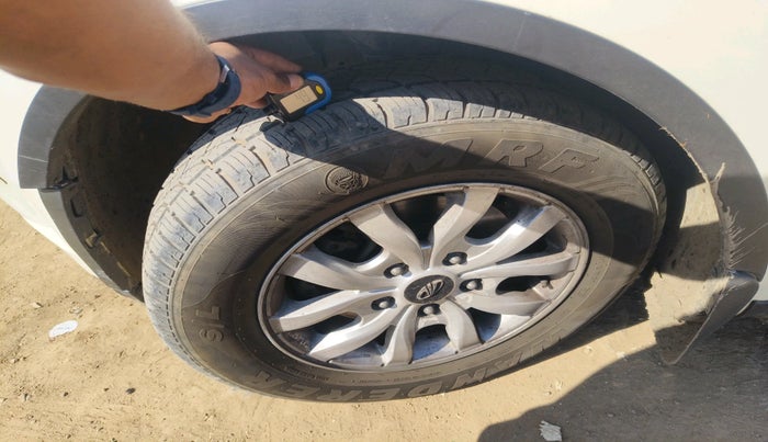 2016 Mahindra XUV500 W10 AT, Diesel, Automatic, 95,000 km, tyre