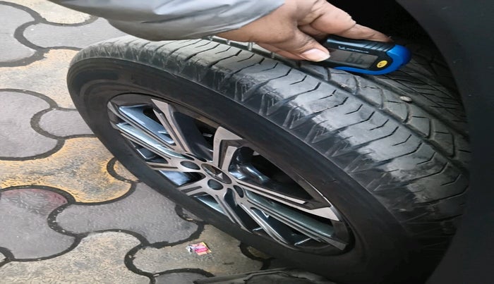 2025 Mahindra XUV700 AX 7 D MT 7 STR, Diesel, Manual, 16,942 km, tyre