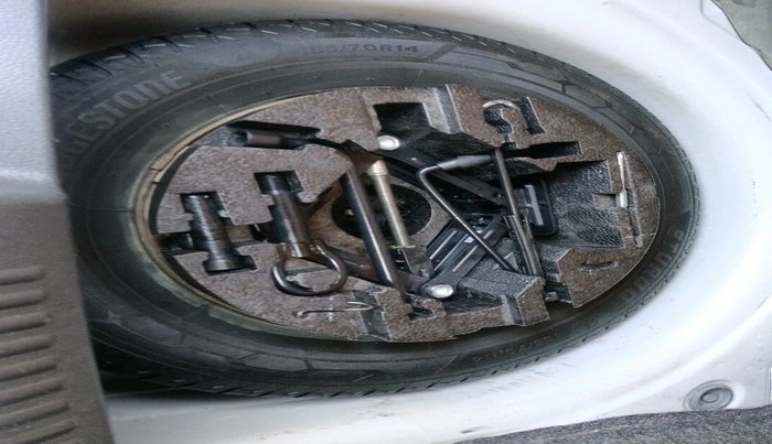 2020 Volkswagen Polo TRENDLINE 1.0L, Petrol, Manual, 62,975 km, tyre