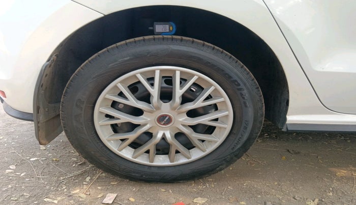 2020 Volkswagen Polo TRENDLINE 1.0L, Petrol, Manual, 62,975 km, tyre