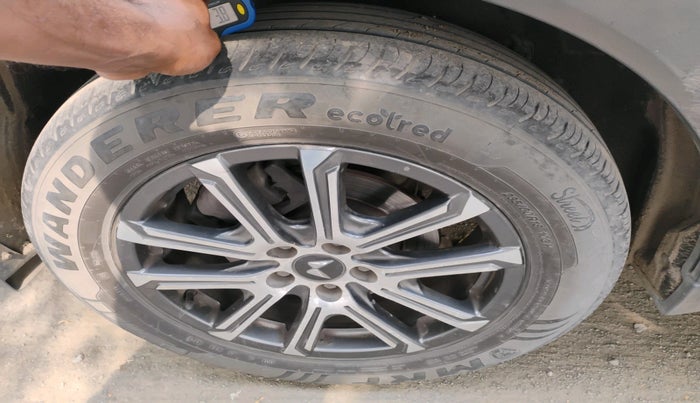 2021 Mahindra XUV700 AX 7 P MT 7 STR, Petrol, Manual, 38,555 km, tyre