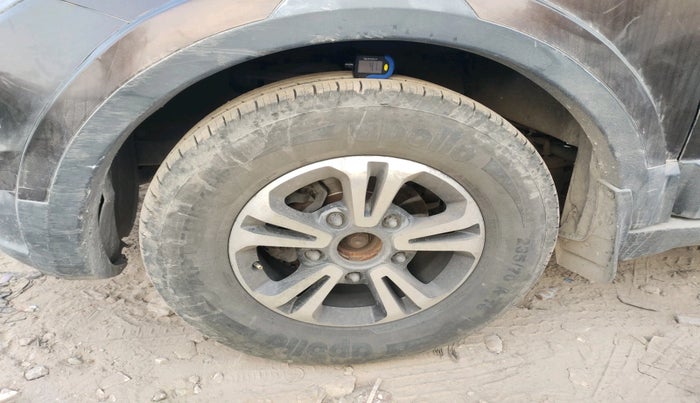 2017 Tata Hexa XM 4X2 7 STR, Diesel, Manual, 45,820 km, tyre