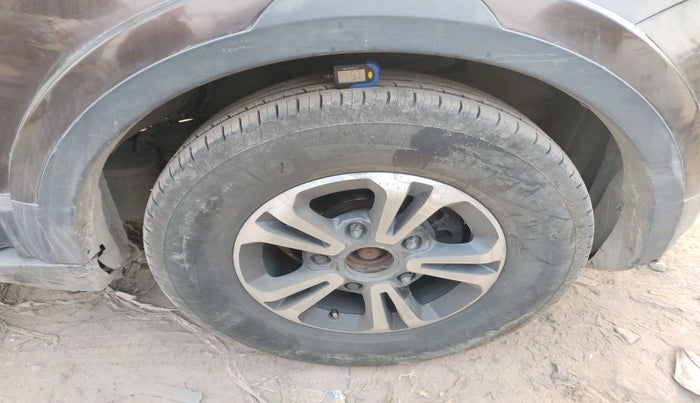 2017 Tata Hexa XM 4X2 7 STR, Diesel, Manual, 45,820 km, tyre