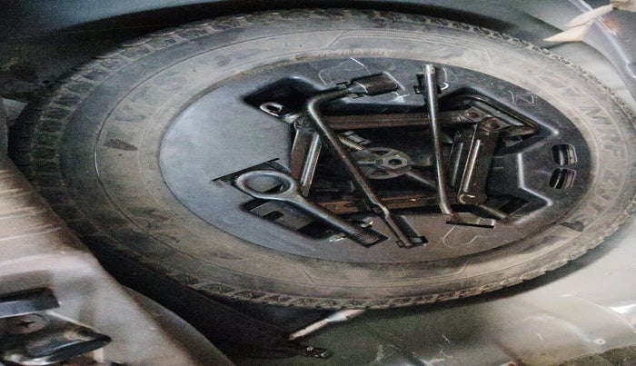 2011 Hyundai i10 MAGNA 1.2, Petrol, Manual, 97,422 km, tyre