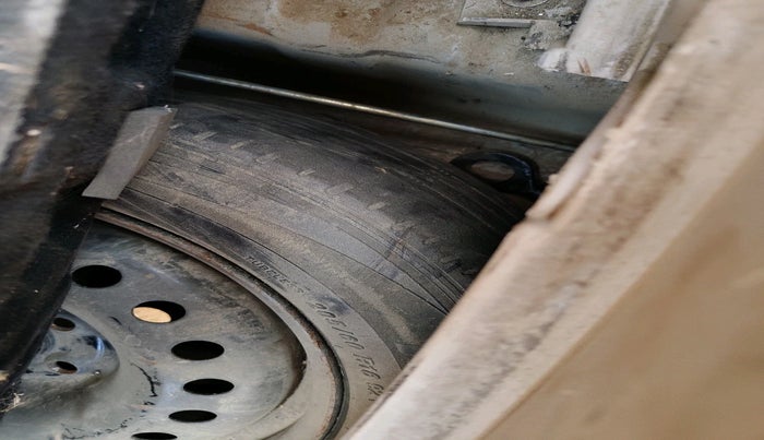 2019 Mahindra XUV300 W6 1.5 DIESEL, Diesel, Manual, 1,38,458 km, tyre