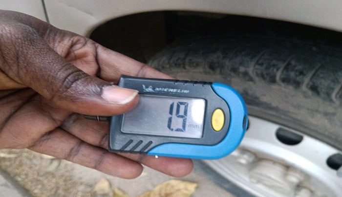 2015 Hyundai Eon ERA +, Petrol, Manual, 47,359 km, tyre