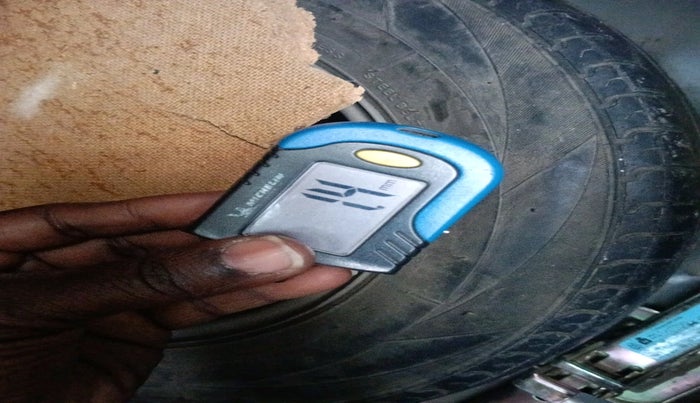 2015 Hyundai Eon ERA +, Petrol, Manual, 47,359 km, tyre