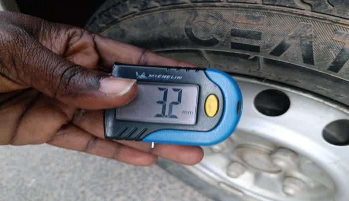 2015 Hyundai Eon ERA +, Petrol, Manual, 47,359 km, tyre