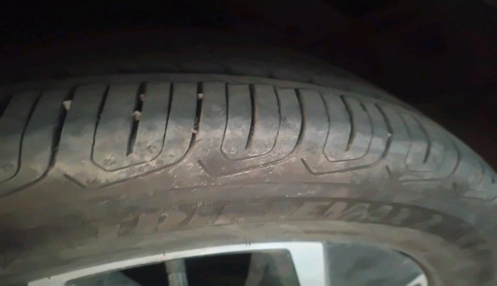 2024 Mahindra XUV 3XO AX7L 1.2 TGDi, Petrol, Manual, 7,723 km, tyre