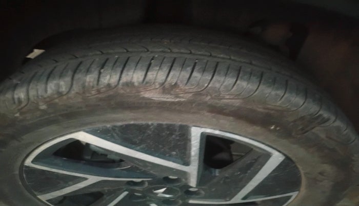 2024 Mahindra XUV 3XO AX7L 1.2 TGDi, Petrol, Manual, 7,723 km, tyre