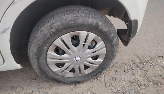 2017 Nissan Micra Active XL, CNG, Manual, 87,752 km, tyre