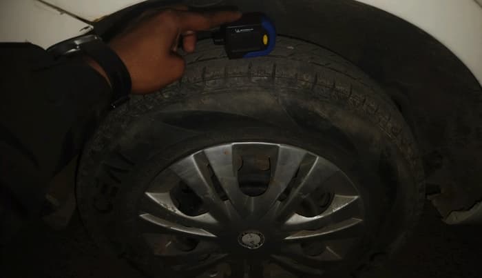 2017 Nissan Micra Active XL, CNG, Manual, 87,752 km, tyre